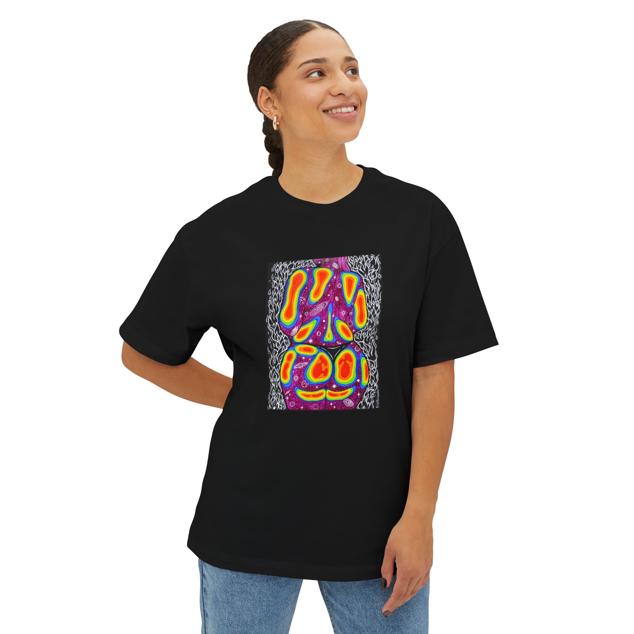 Soft Pink oversized T-shirt featuring Mulher, Um Universo cosmic portrait artwork by Elis Fernandes.